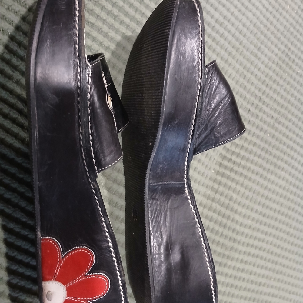 Black Sandals with Red and White Floral Design - Picture 12 of 12